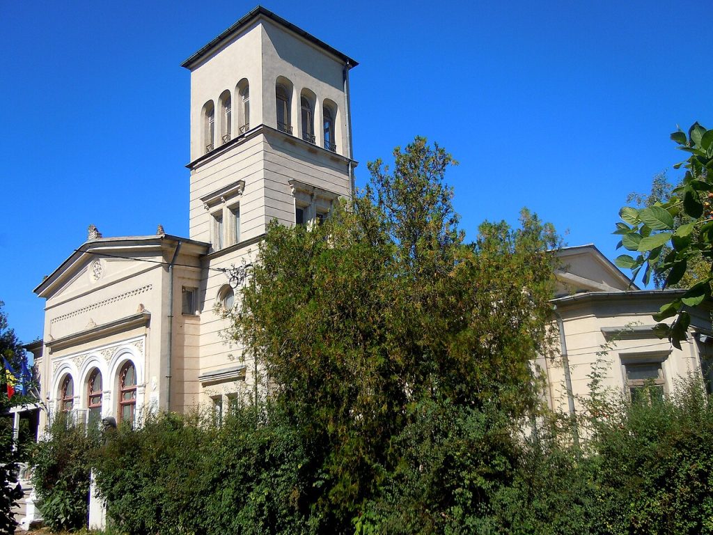 Casa cu turn din Copou, în care funcționează Muzeul Mihail Sadoveanu
