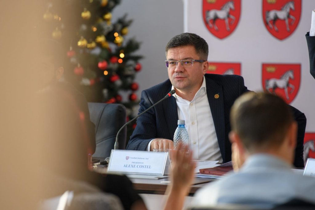 Costel Alexe vorbind la o conferință de presă a Consiliului Județean Iași