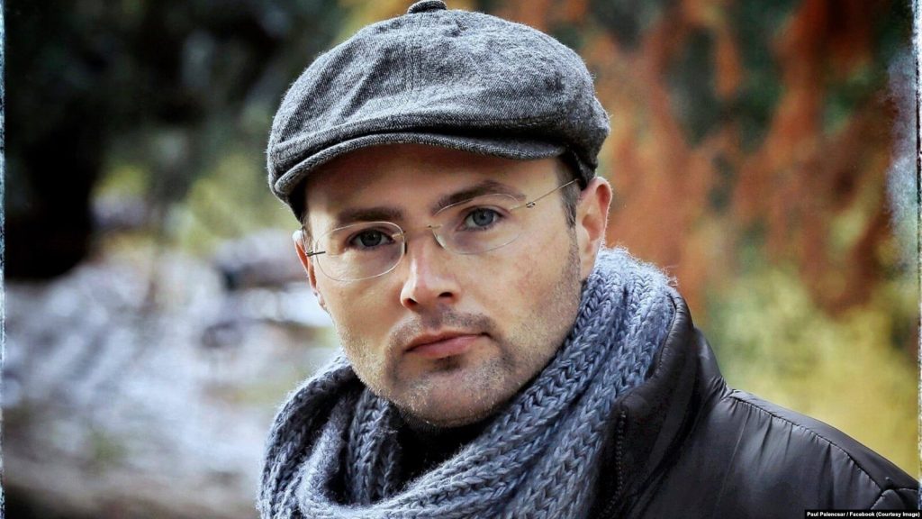 Portret al jurnalistului Paul Palencsar, cu șapcă și fular