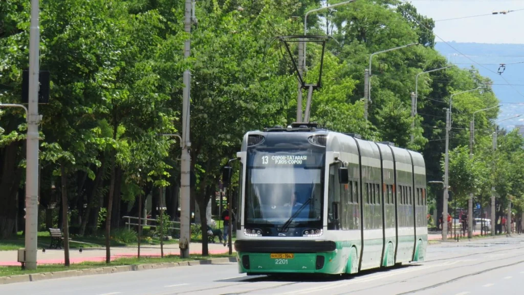 Autobuze și tramvaie ale CTP Iași pe traseu