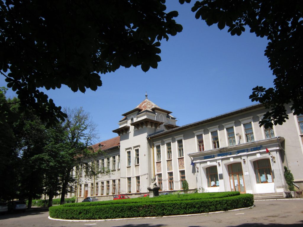 Clădirea veche a Colegiului Național Pedagogic Vasile Lupu din Iași