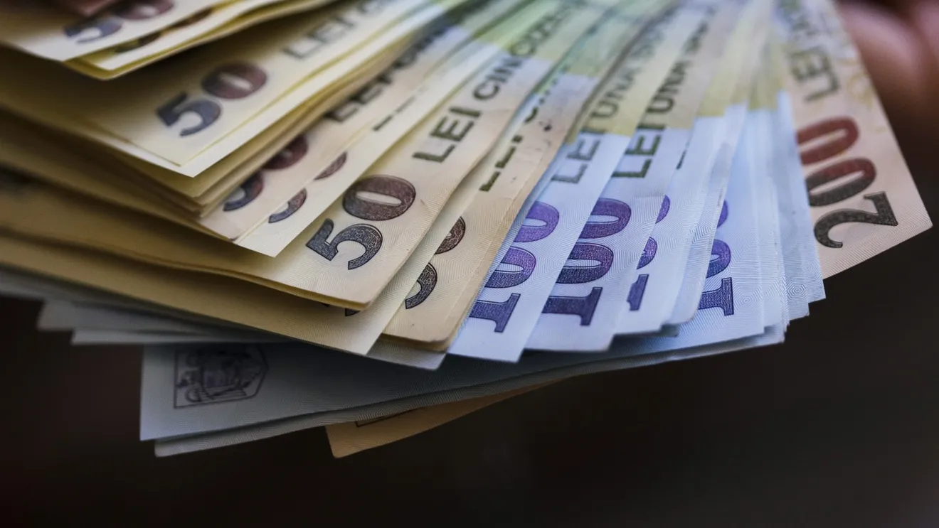 https___www.g4media.ro__wp-content_uploads_2024_11_bani-lei-bancnote-cash-numerar-Sursa-foto-Inquam-Photos-Octav-Ganea-4 (1)