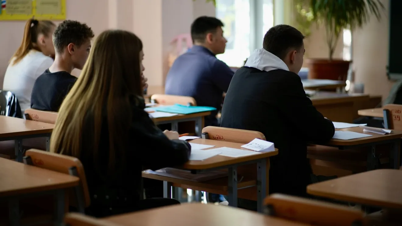 https___www.g4media.ro__wp-content_uploads_2025_04_Elevi-examen-concurs-pregatire-clasa-MEC-GOV-MD-Fb-25-04
