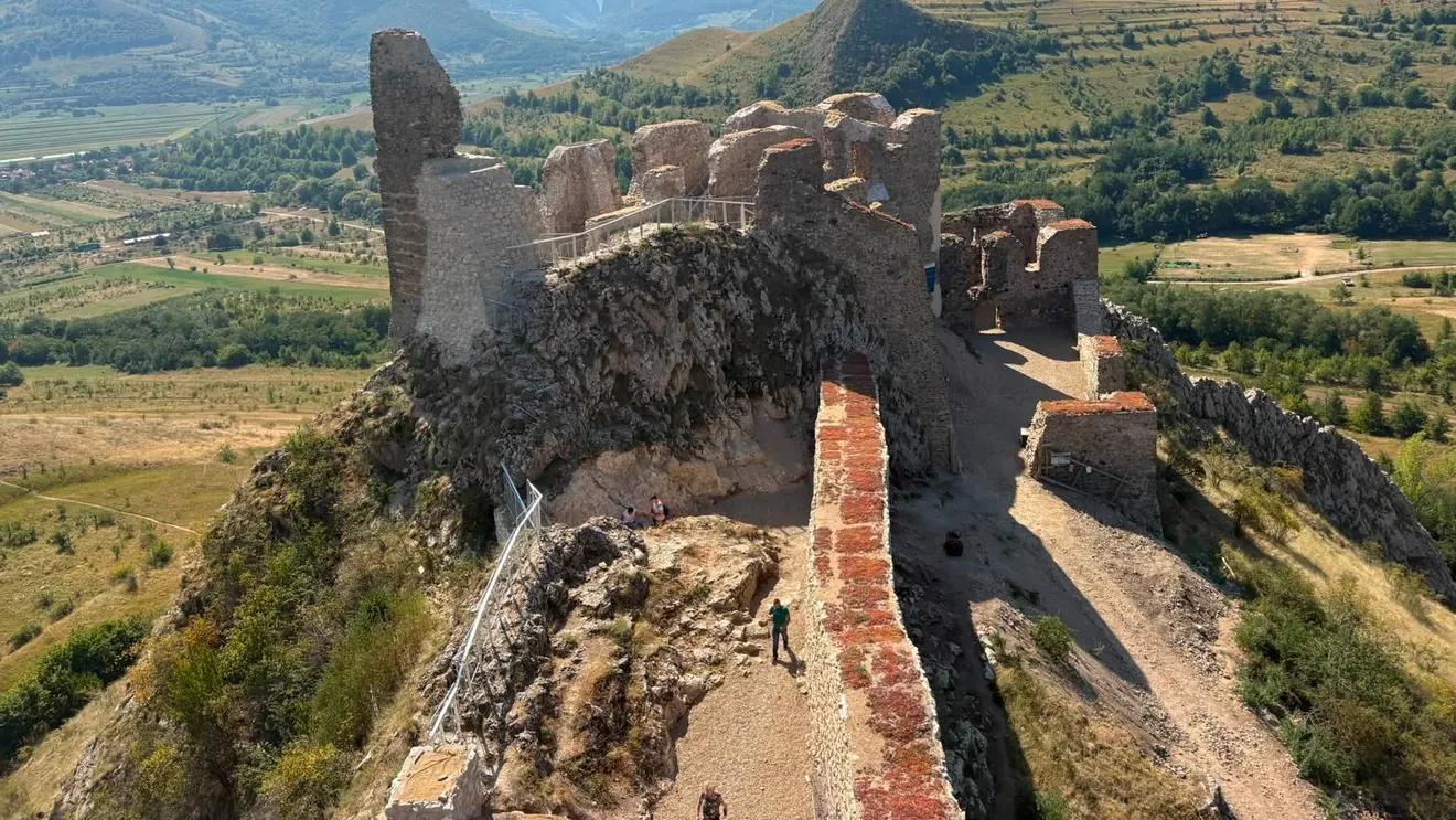 https___www.g4media.ro__wp-content_uploads_2026_08_Restaurare-Cetatatea-Coltesti.-Foto-Szilard-Levente-Deak-Szekely-3