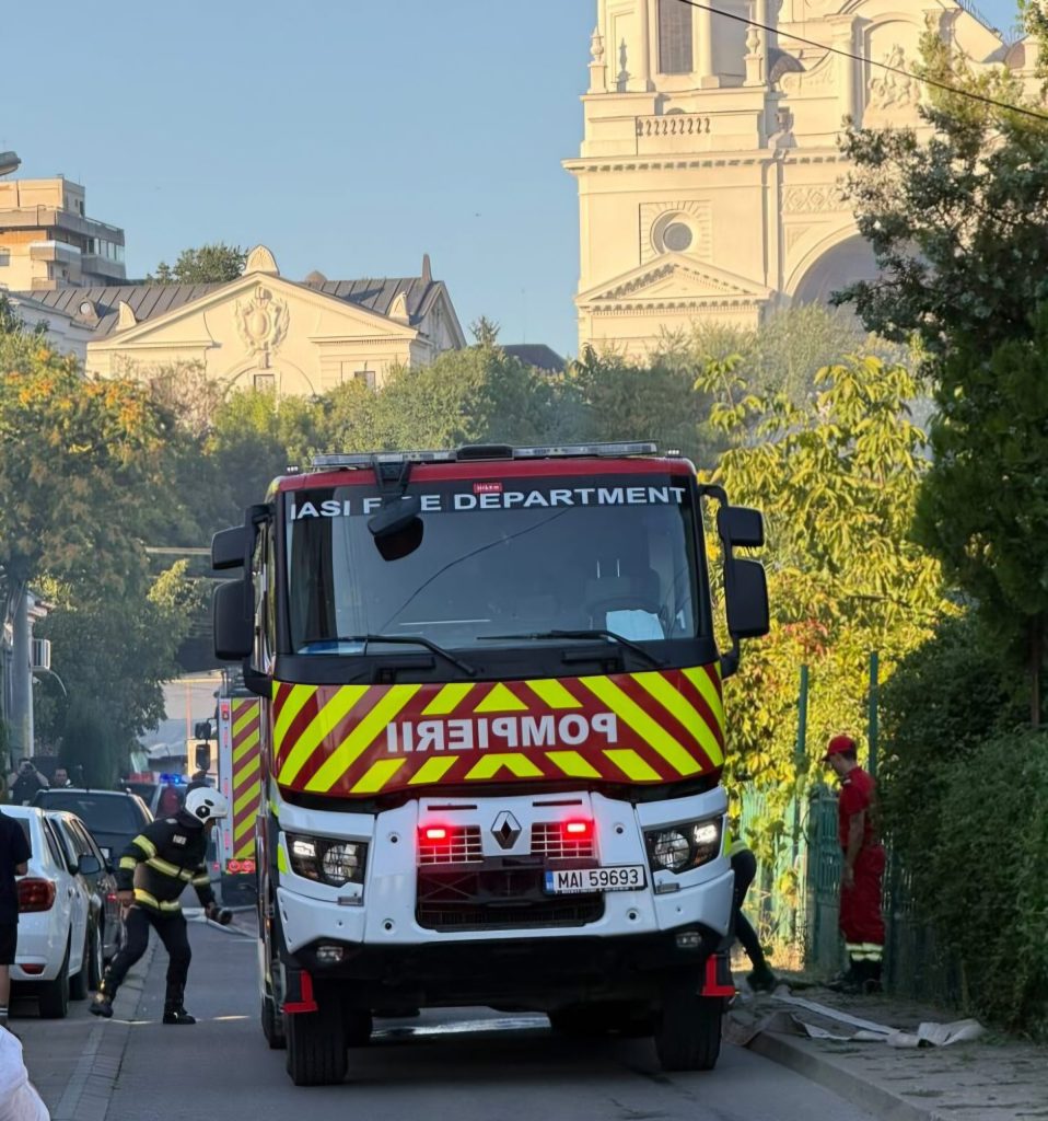 Autospecială de pompieri a ISU Iași