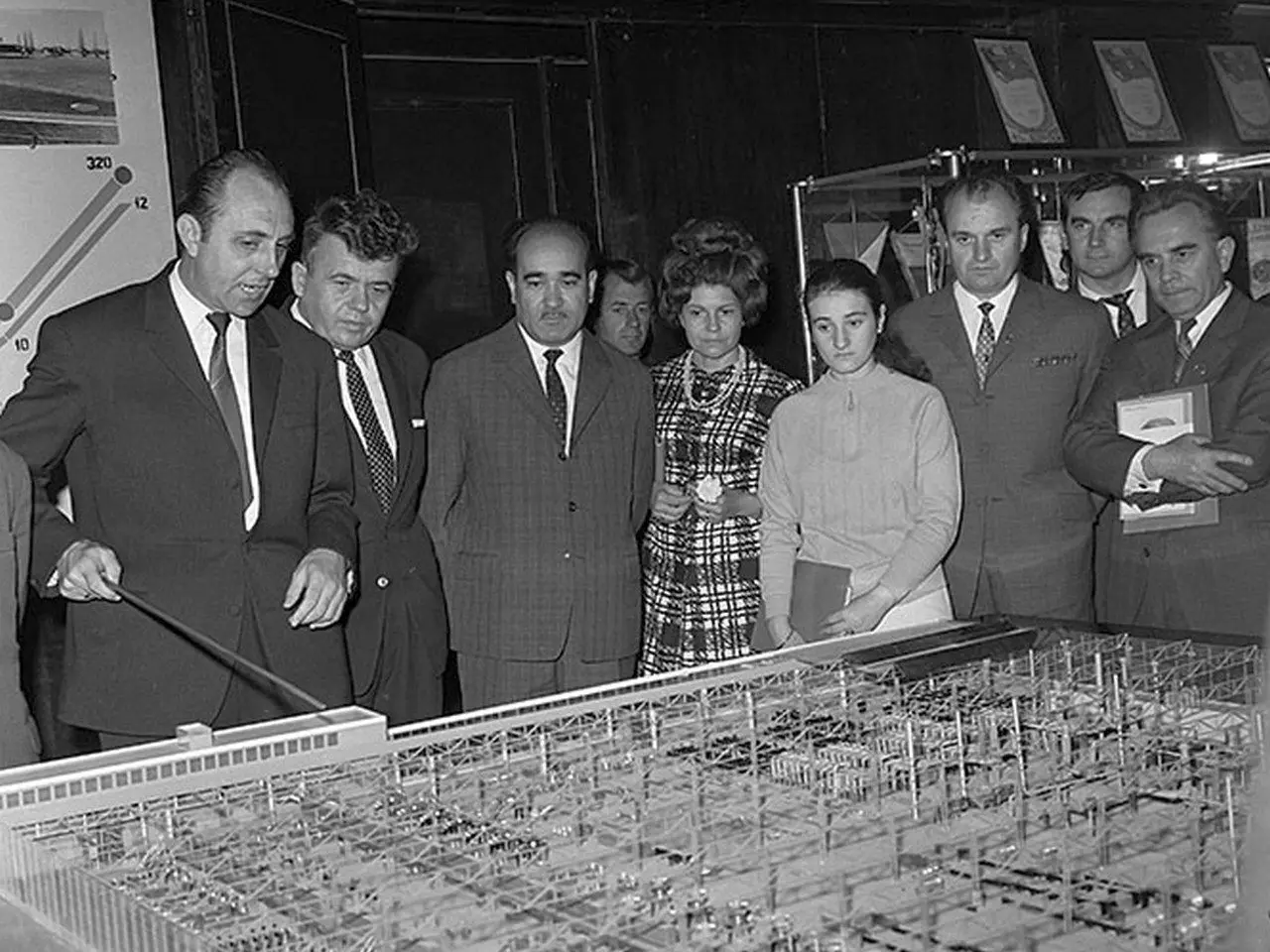Muncitori în anii industrializării socialiste