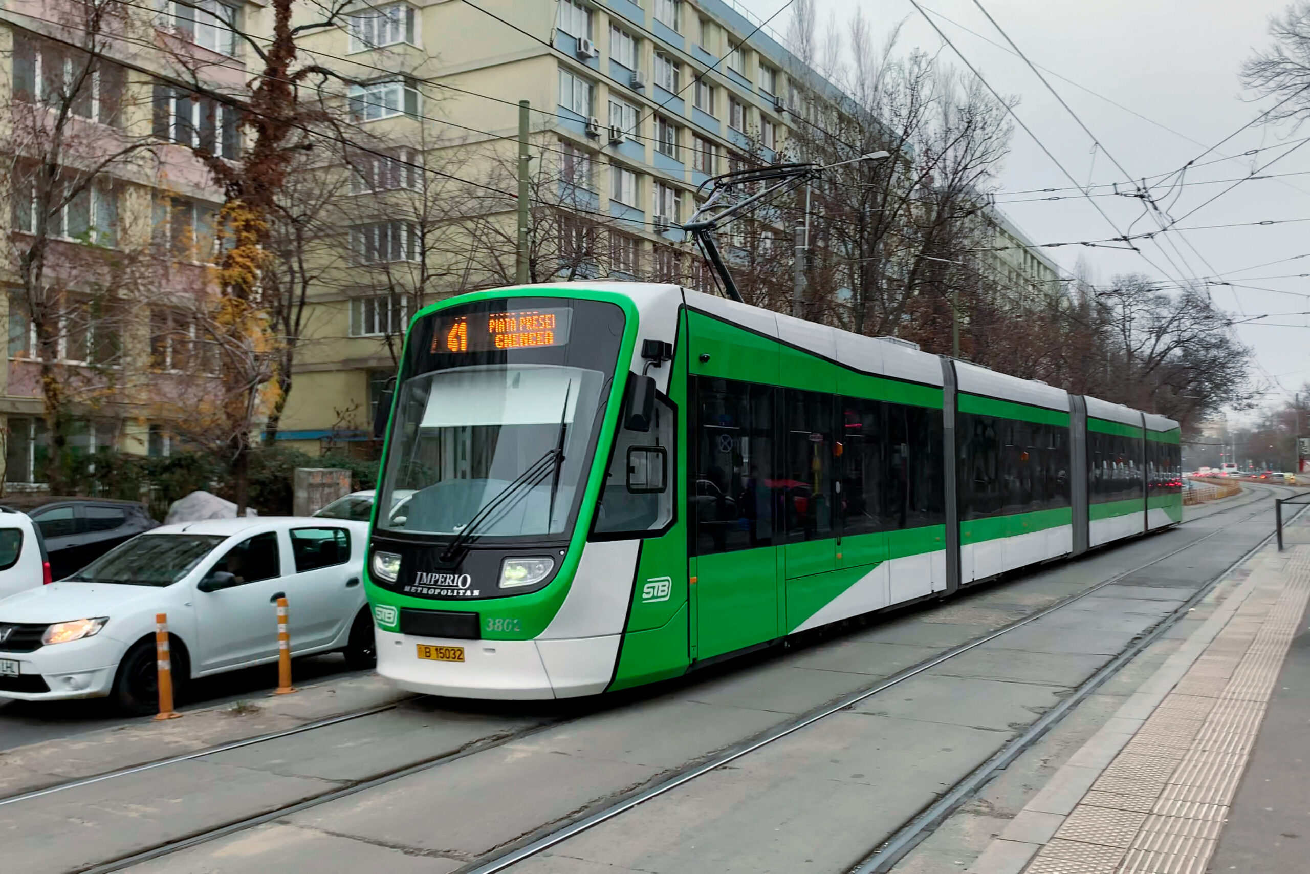 Tramvai Astra Imperio în circulație pe stradă