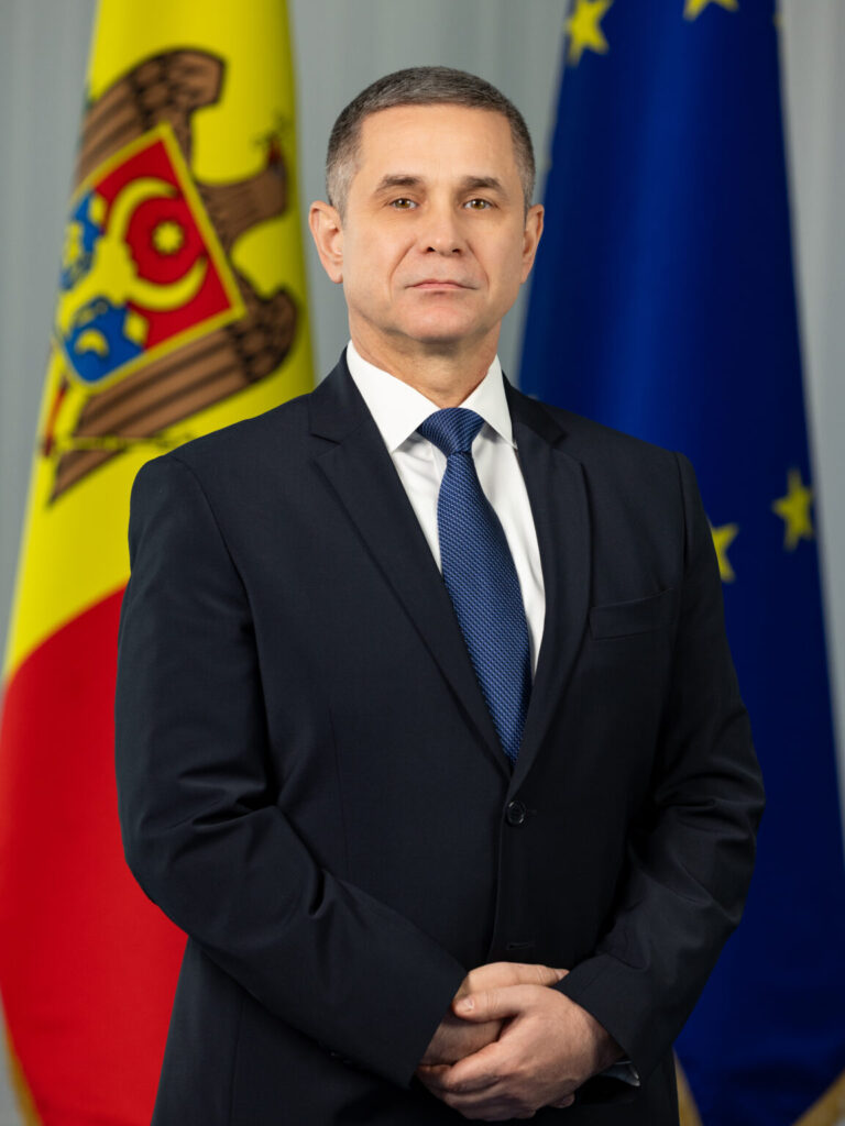 Anatolie Nosatîi, ministrul Apărării, care a semnat acordul tehnico-militar cu Ucraina