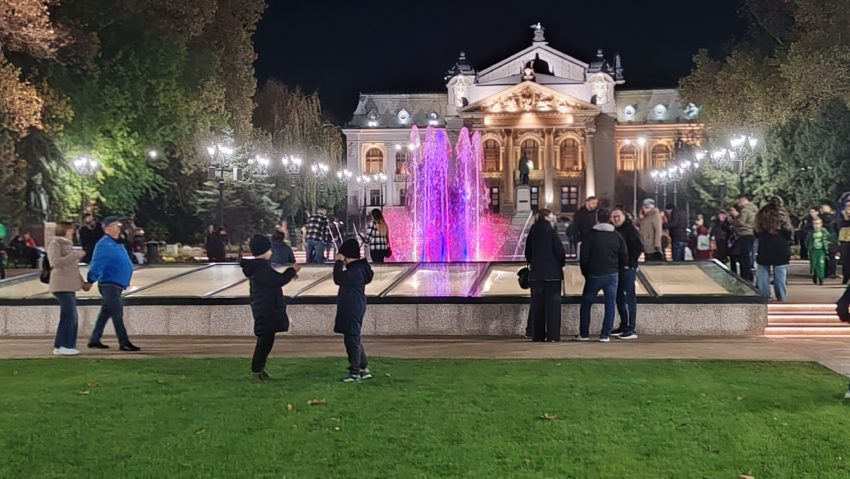 esplanada-teatru-national-iasi-noaptea-850x479