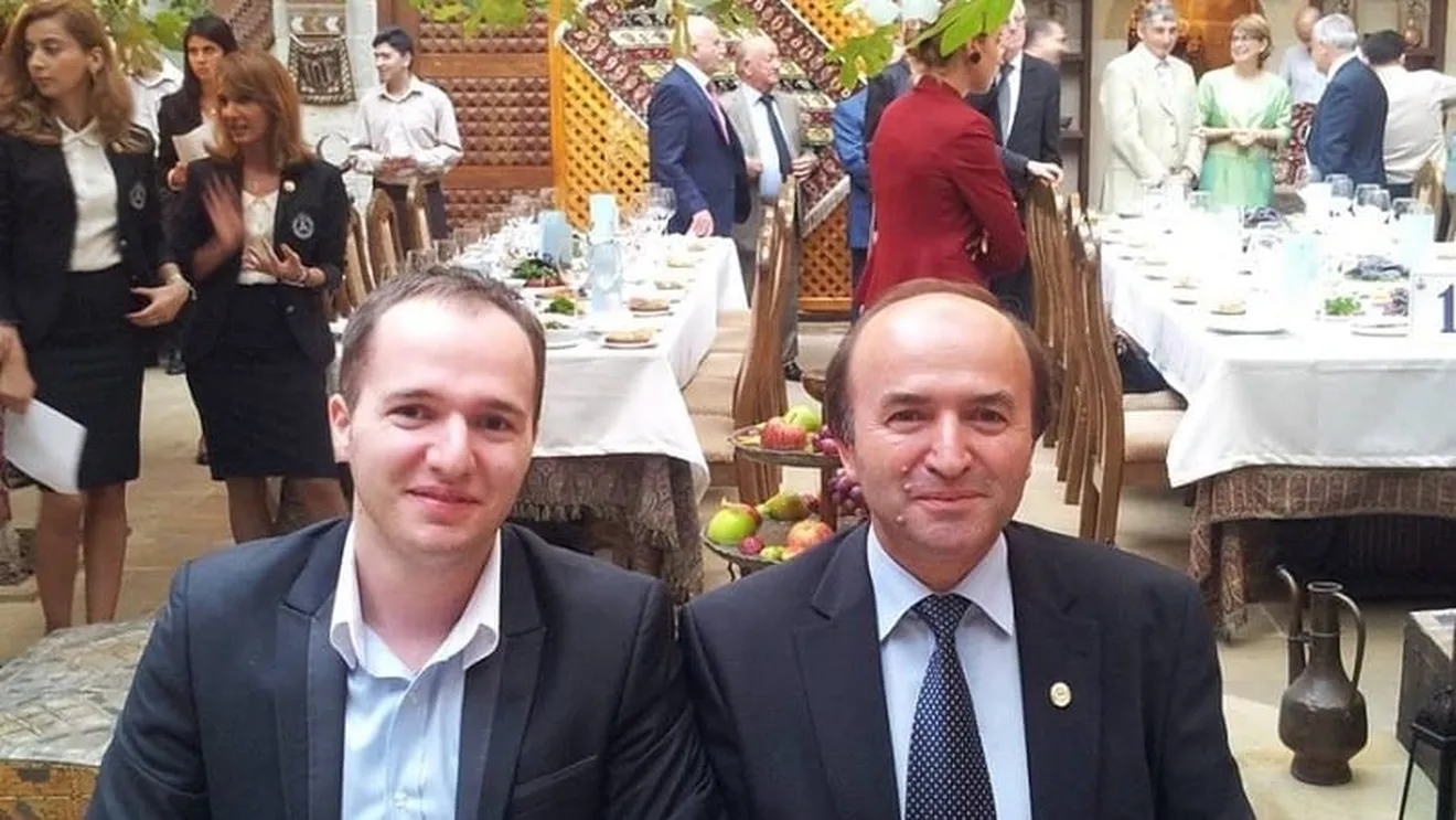 Alexandru Toader, lector la Facultatea de Drept din Iași, alături de tatăl său, Tudorel Toader