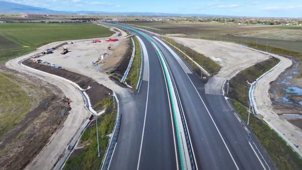 Sector de autostradă finalizat, cu nod rutier