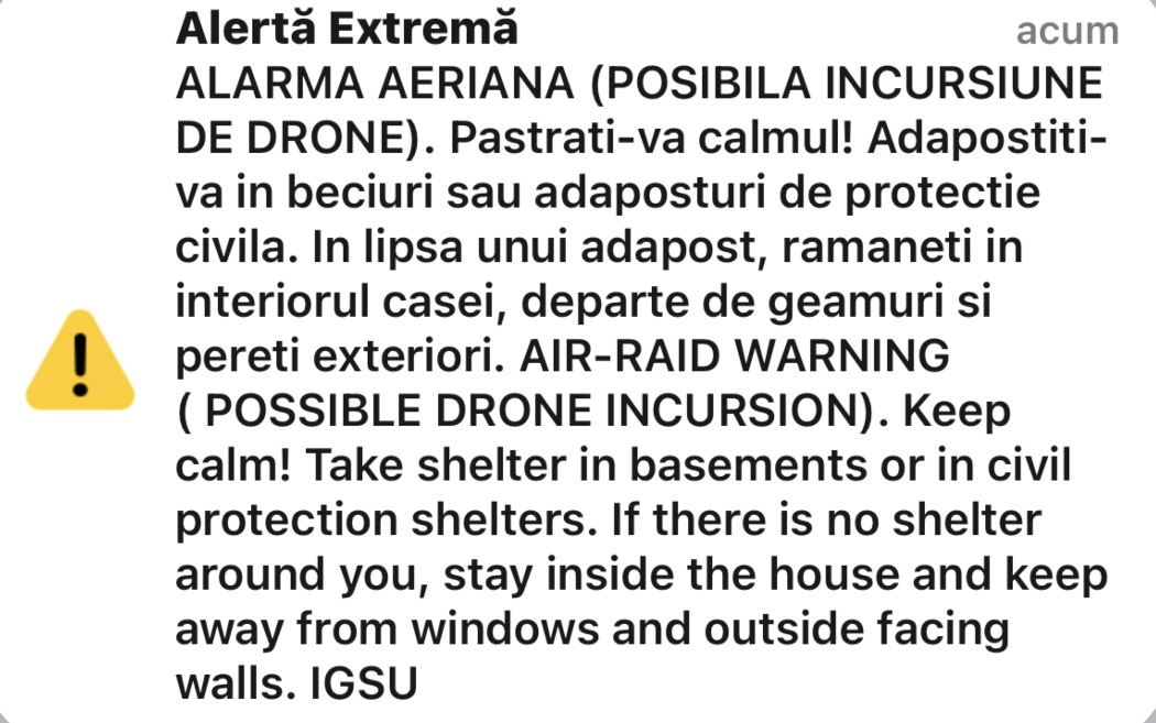 Mesajul RO-Alert „Alertă extremă” cu textul „alarmă aeriană (posibilă incursiune de drone)”, primit pe telefon, semnat IGSU