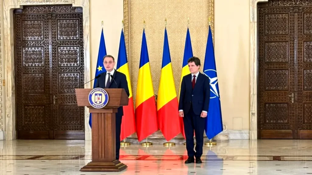 Nicușor Dan și Luca Niculescu la Palatul Cotroceni, în fața drapelelor