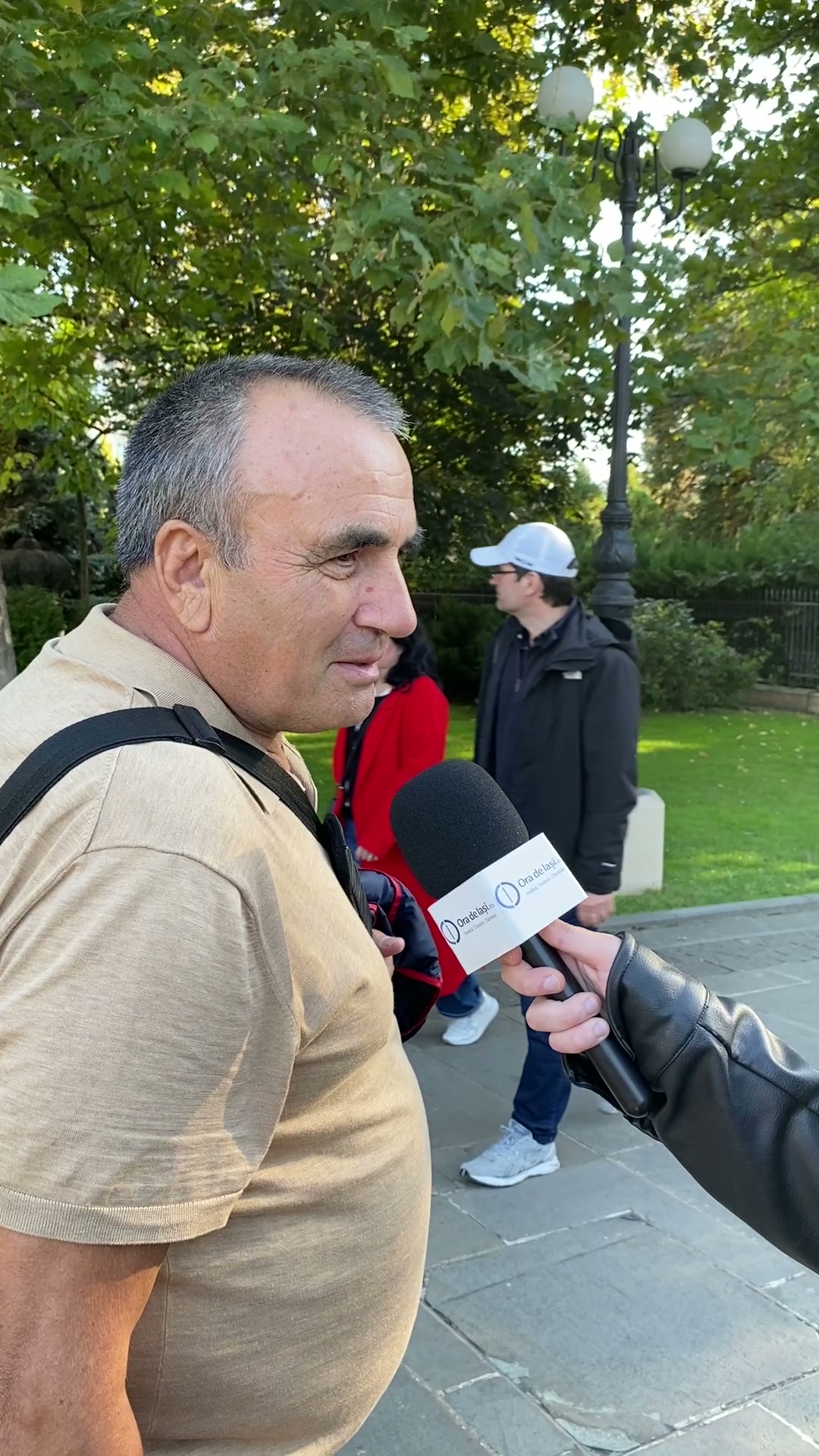 Pelerin venit cu soția și cu prieteni din Italia la hramul Sfintei Parascheva