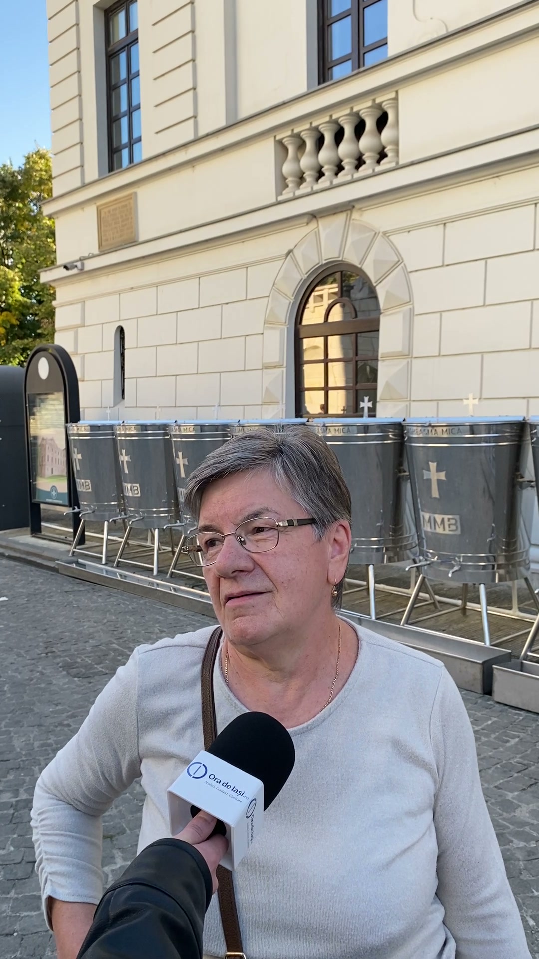 Pelerină venită cu nepoțelul la hramul Sfintei Parascheva